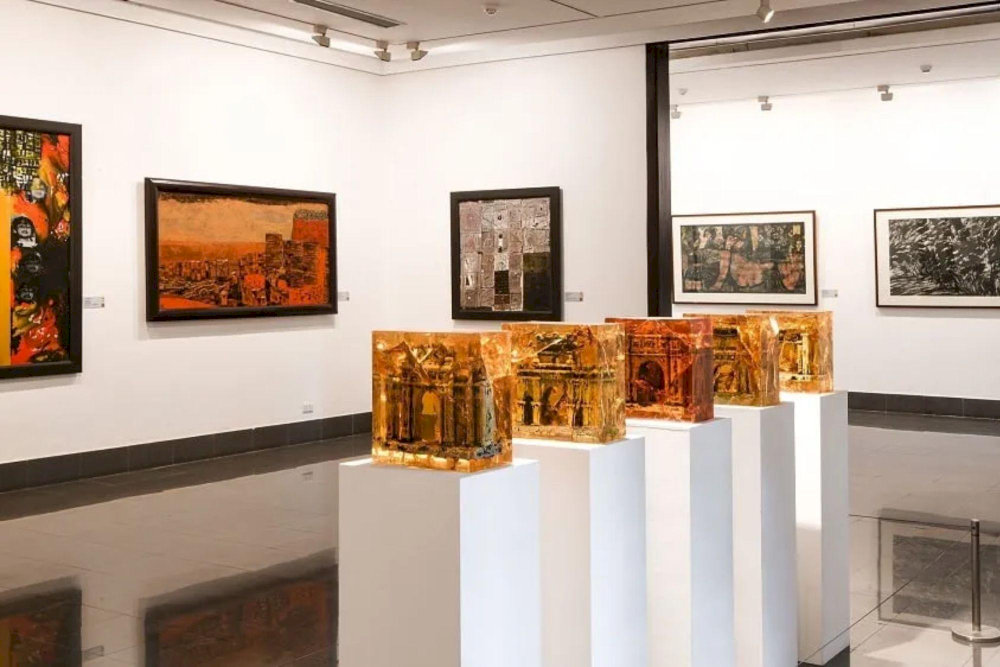 Taking photos next to the exhibits is also a great way for visitors to capture memorable moments at the Ho Chi Minh City Museum of Fine Arts